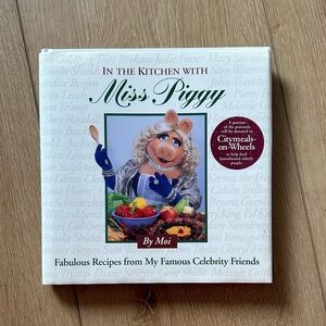 Miss Piggy Cookbook - In the Kitchen with Miss Piggy